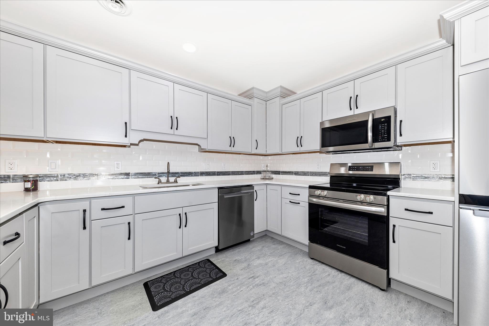 SOUTH POINTE - Residential