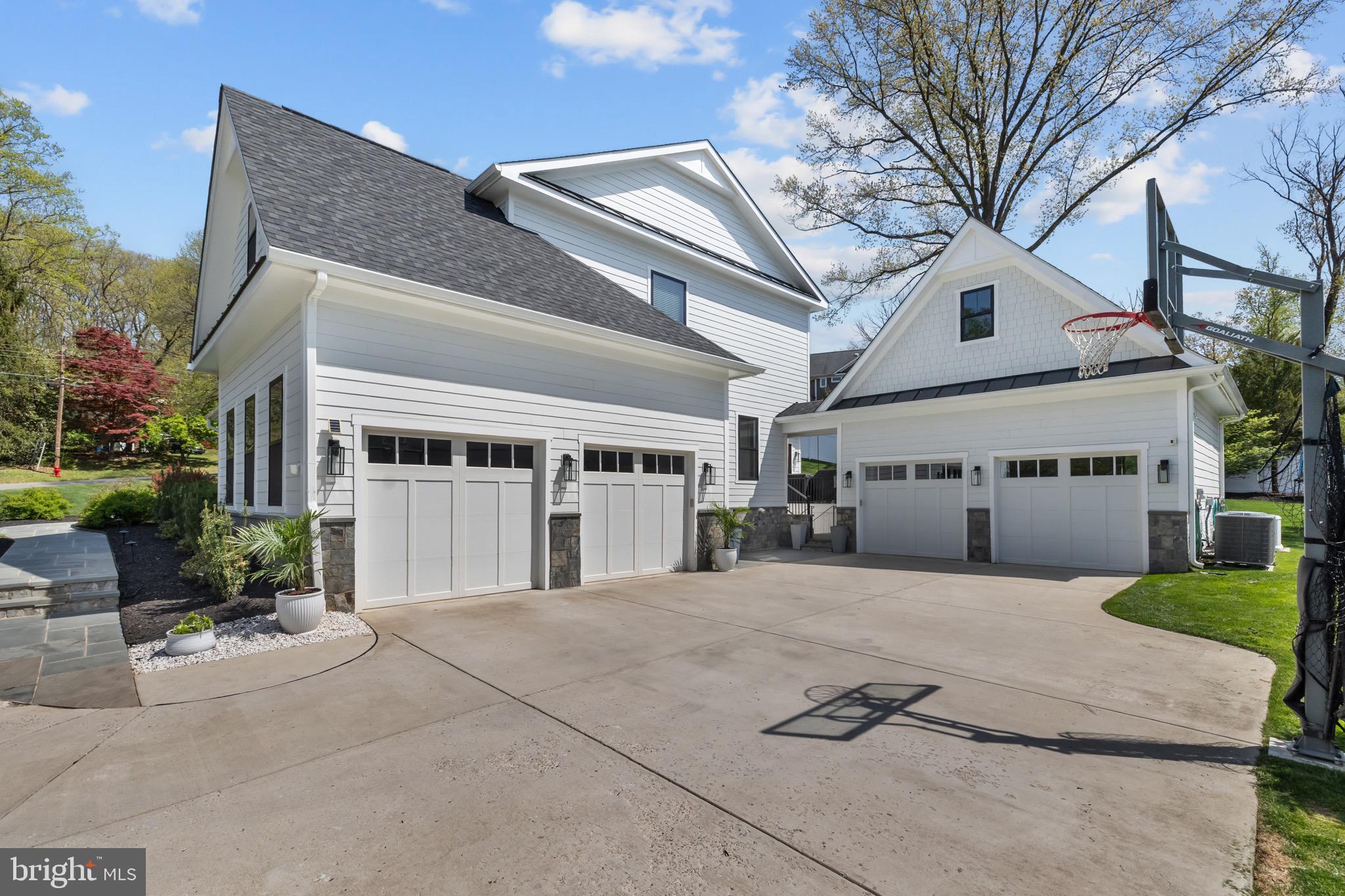 1118 WESTBRIAR COURT NE