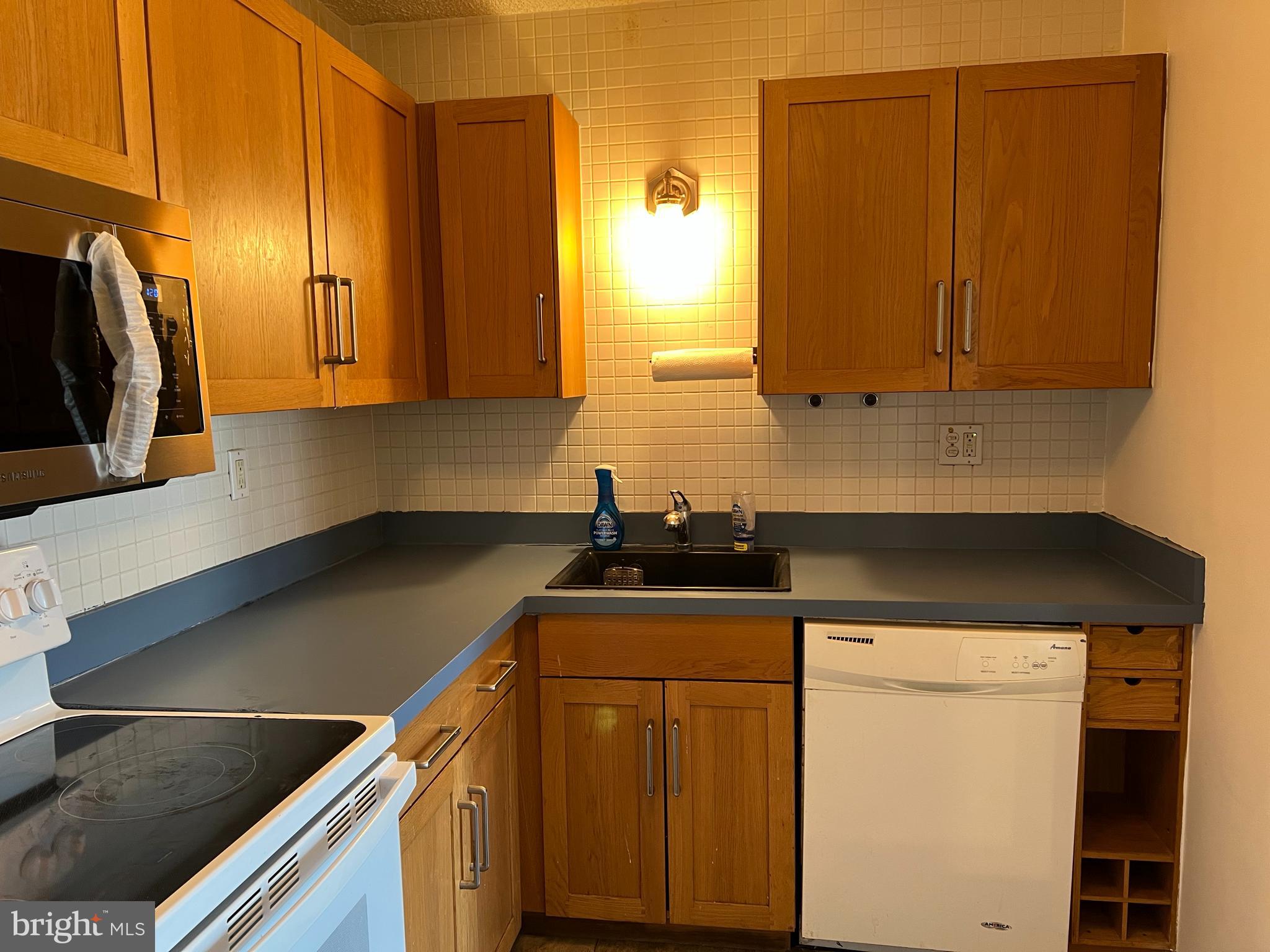 DANBURY VILLAGE - Residential