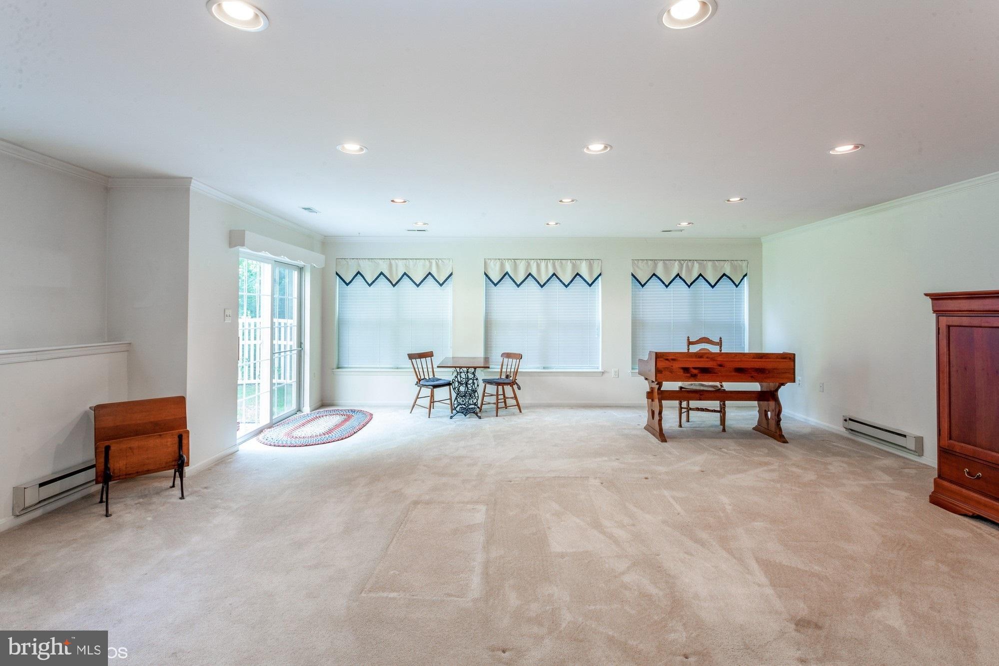 GOLDSBOROUGH MANOR - Residential