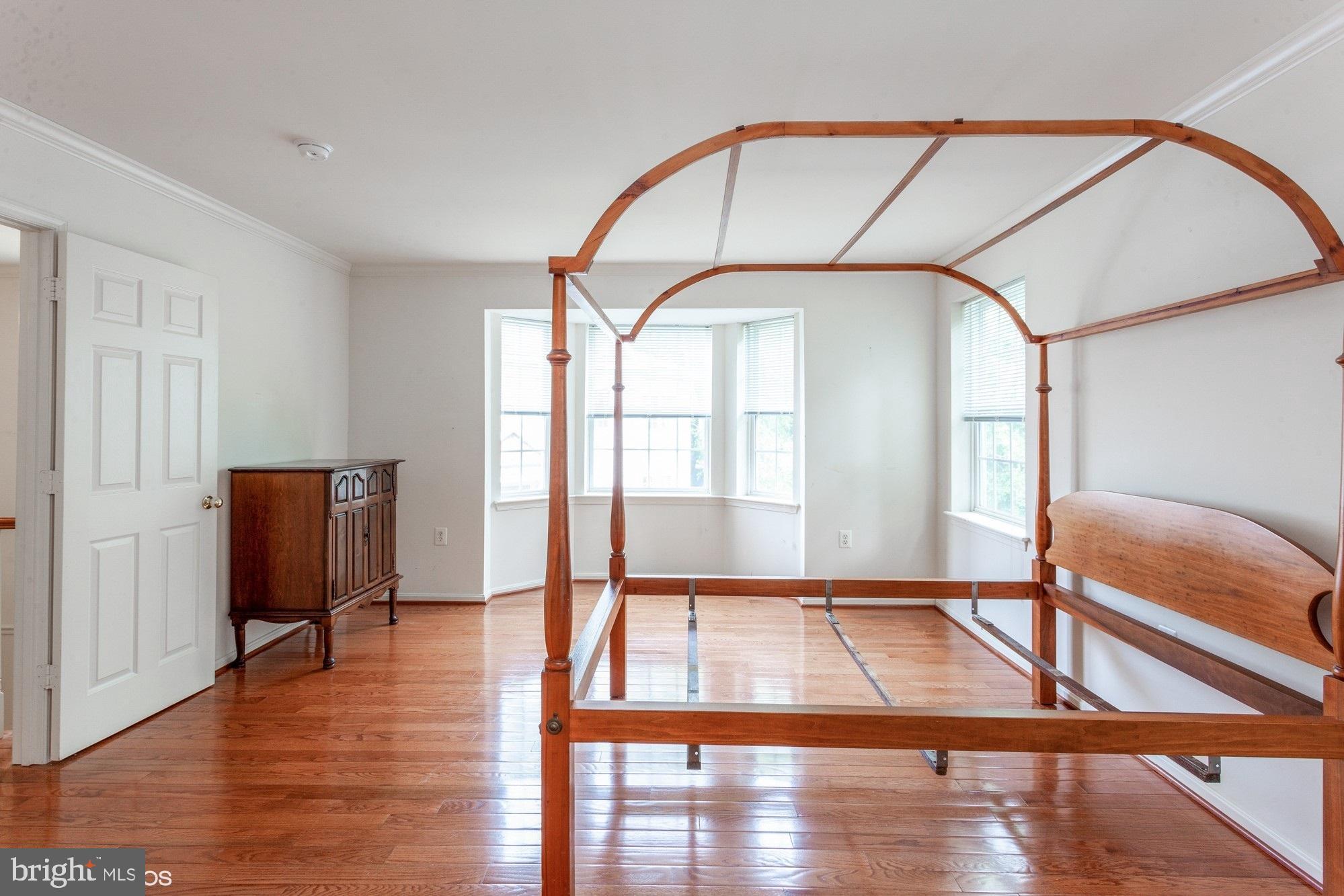 GOLDSBOROUGH MANOR - Residential