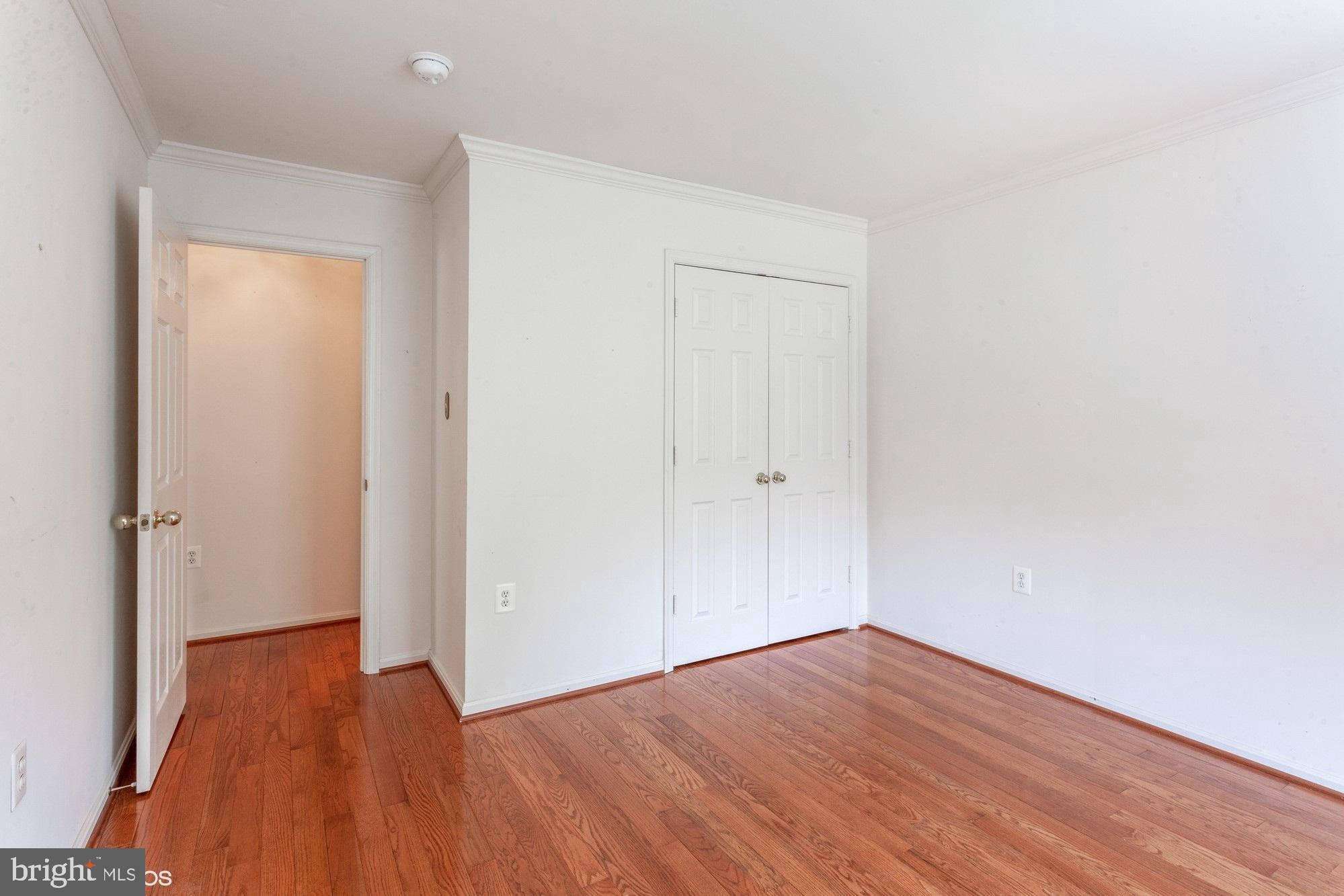 GOLDSBOROUGH MANOR - Residential