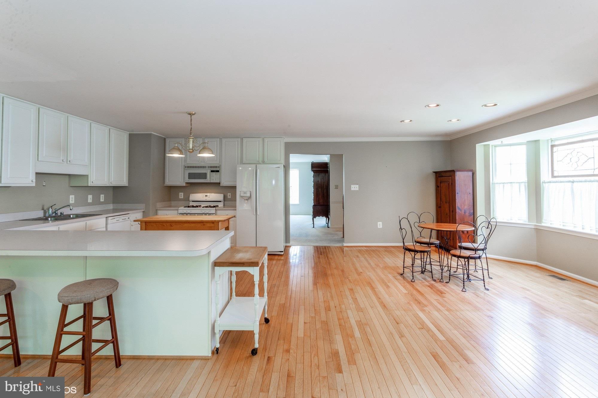 GOLDSBOROUGH MANOR - Residential