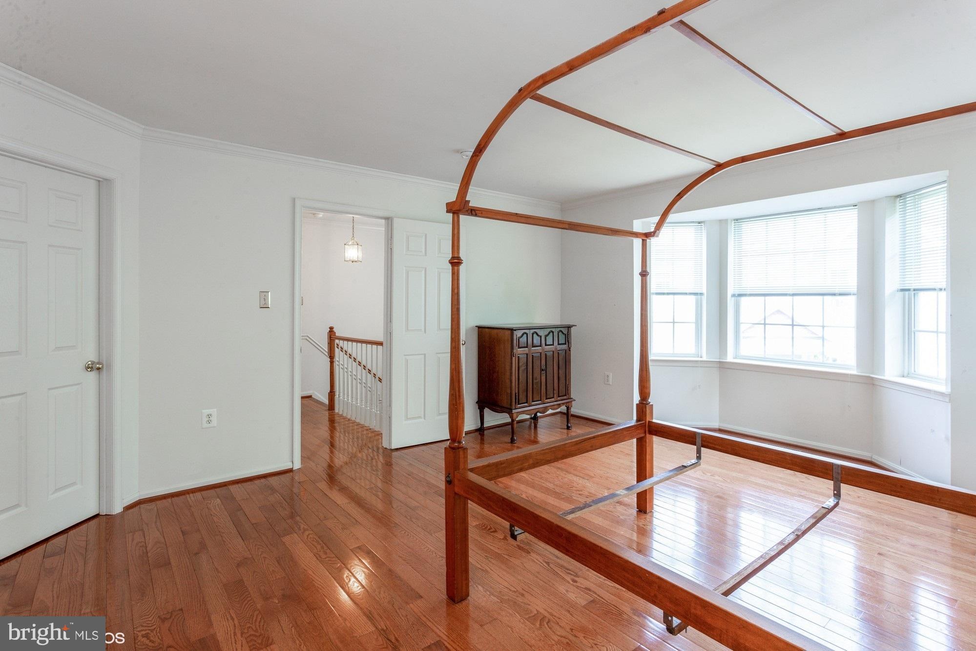 GOLDSBOROUGH MANOR - Residential