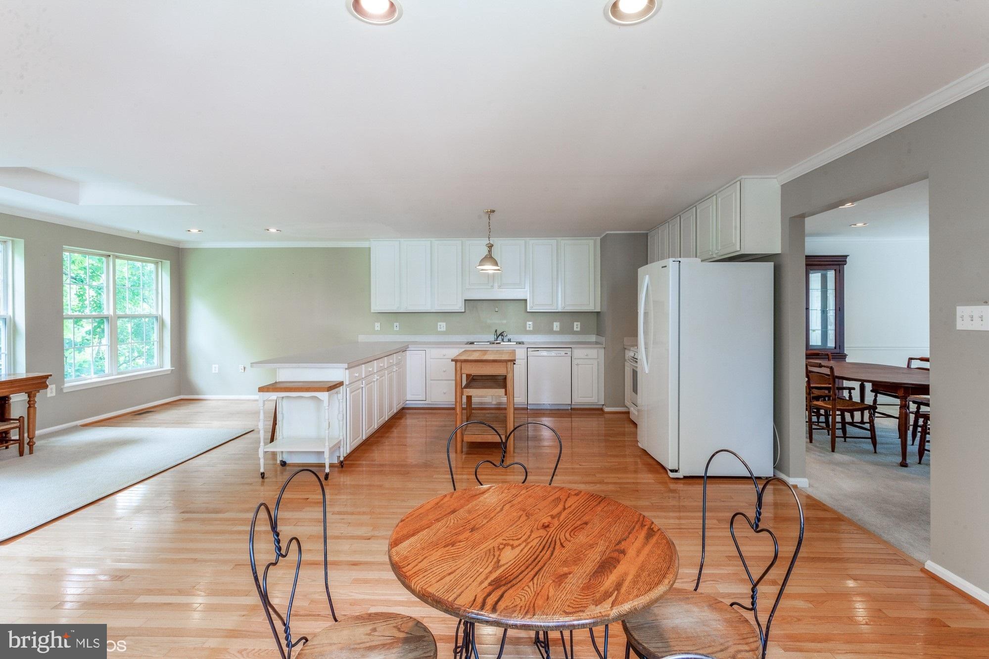 GOLDSBOROUGH MANOR - Residential