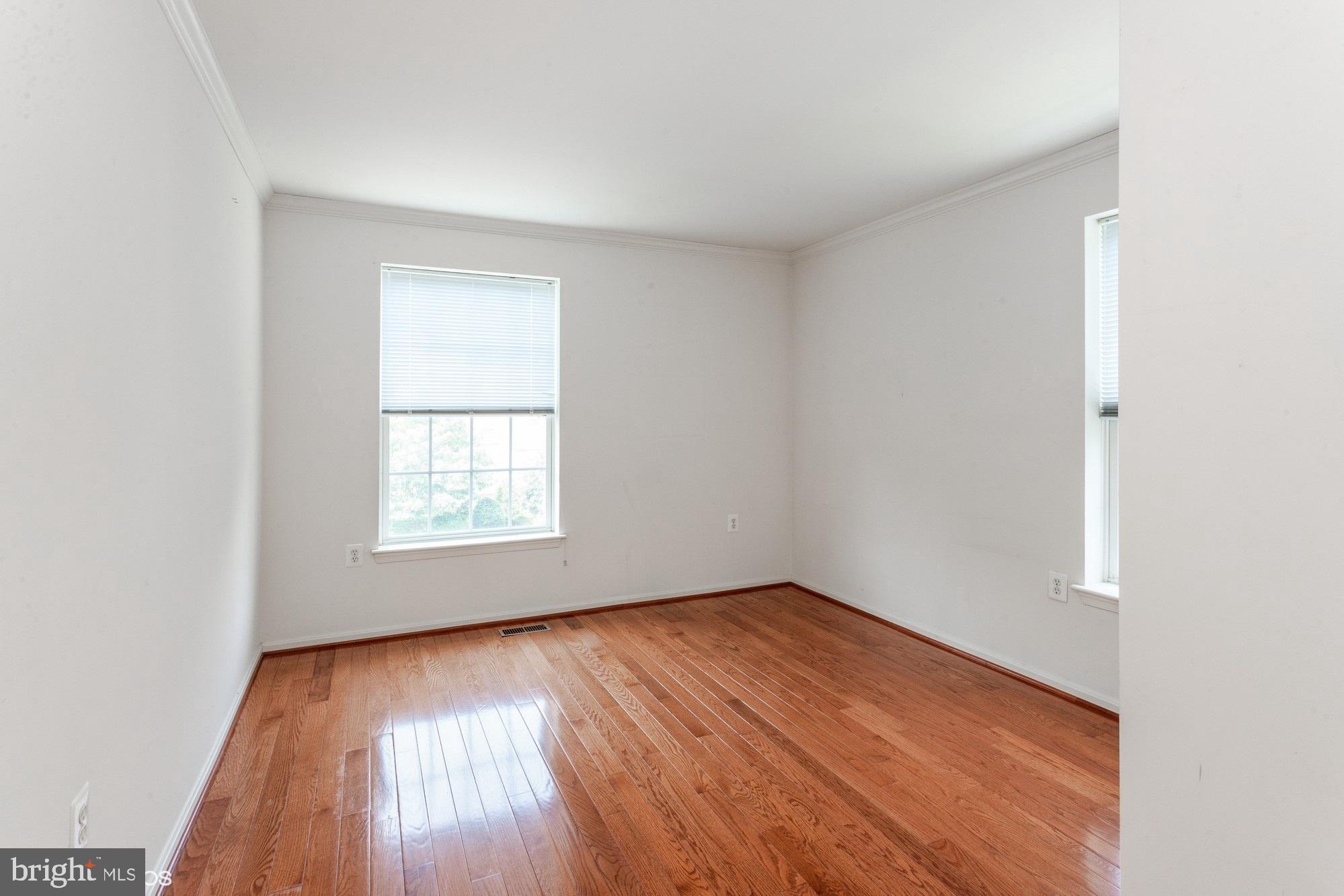 GOLDSBOROUGH MANOR - Residential