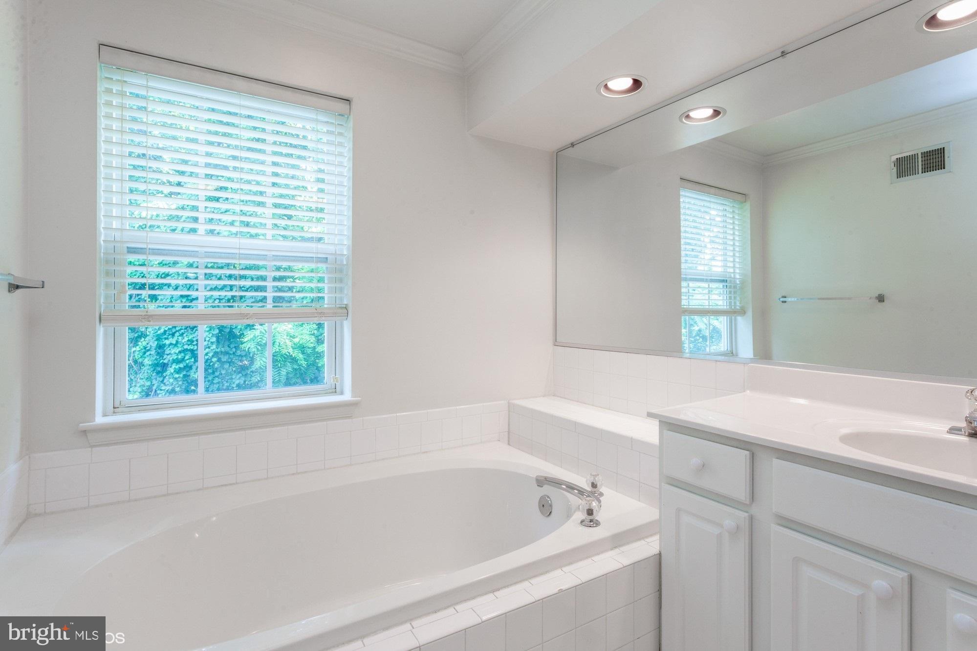 GOLDSBOROUGH MANOR - Residential