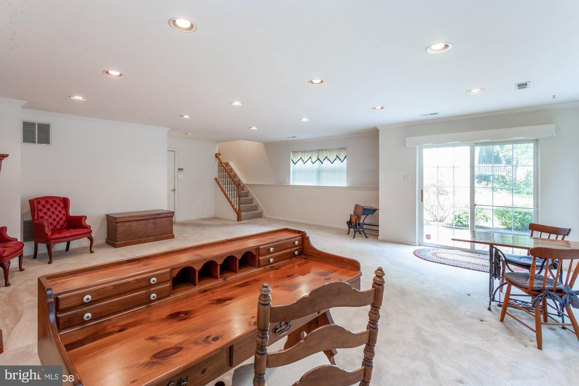 GOLDSBOROUGH MANOR - Residential