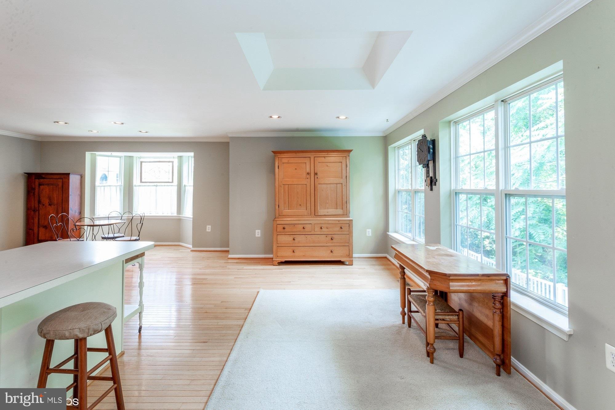 GOLDSBOROUGH MANOR - Residential