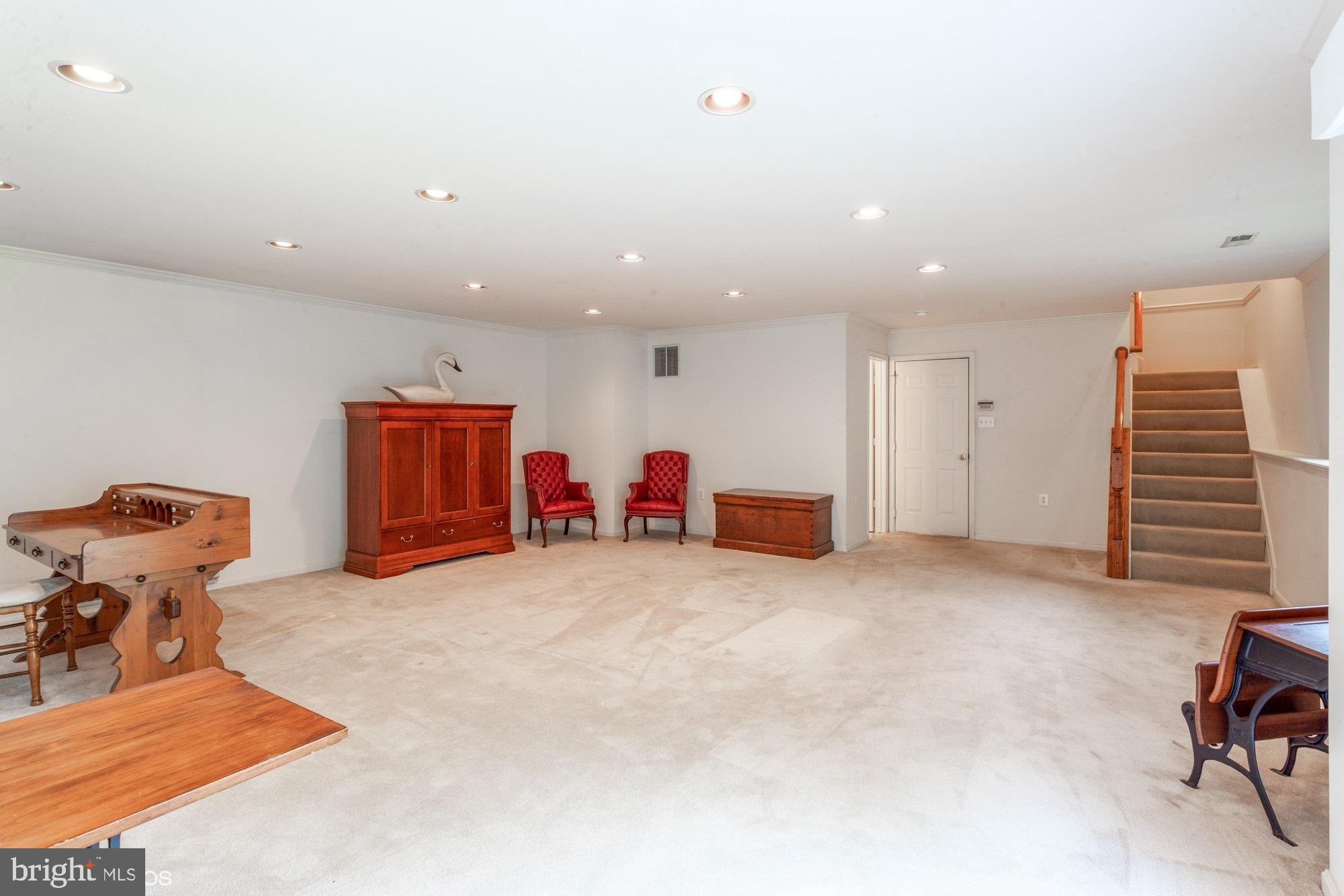 GOLDSBOROUGH MANOR - Residential