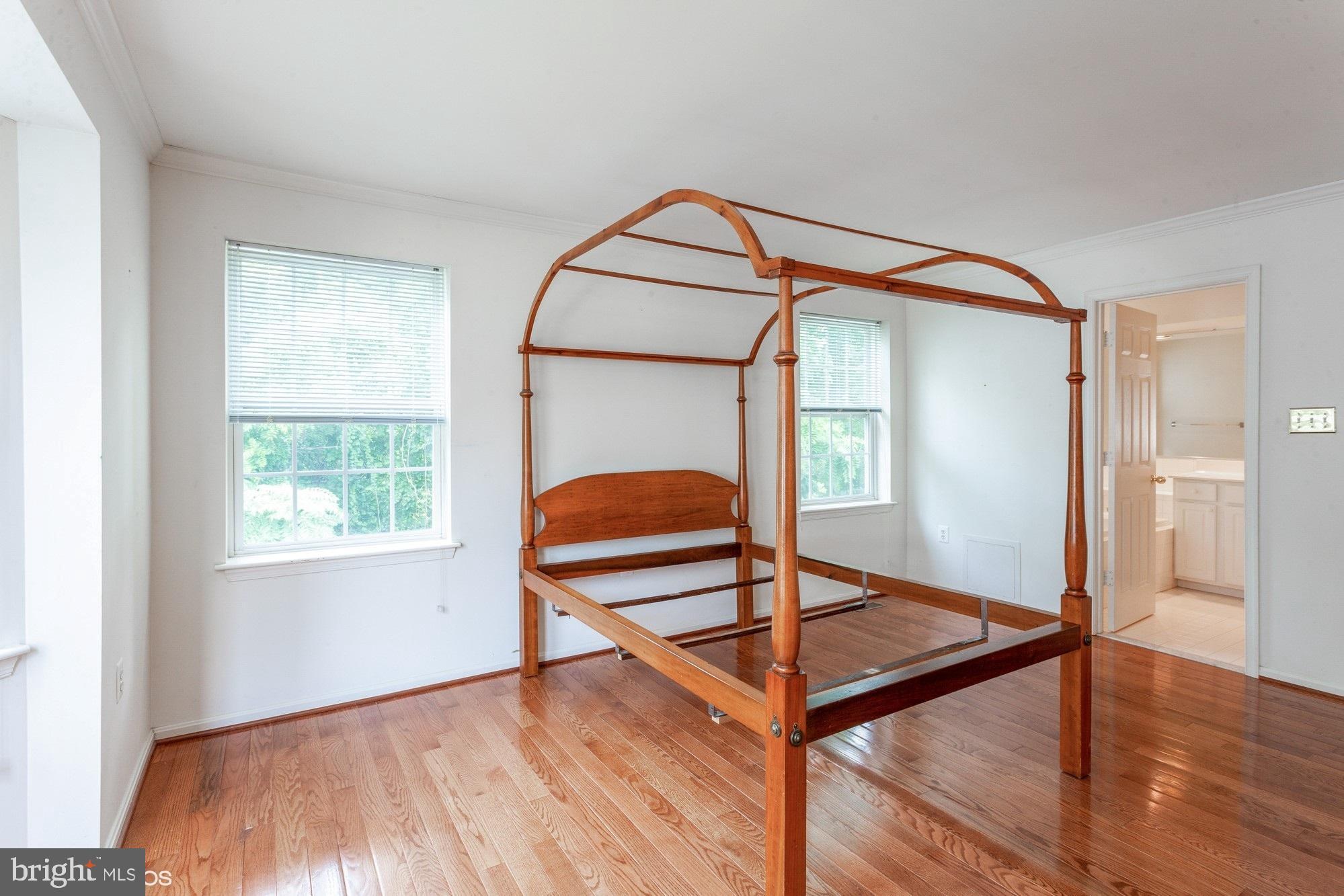 GOLDSBOROUGH MANOR - Residential