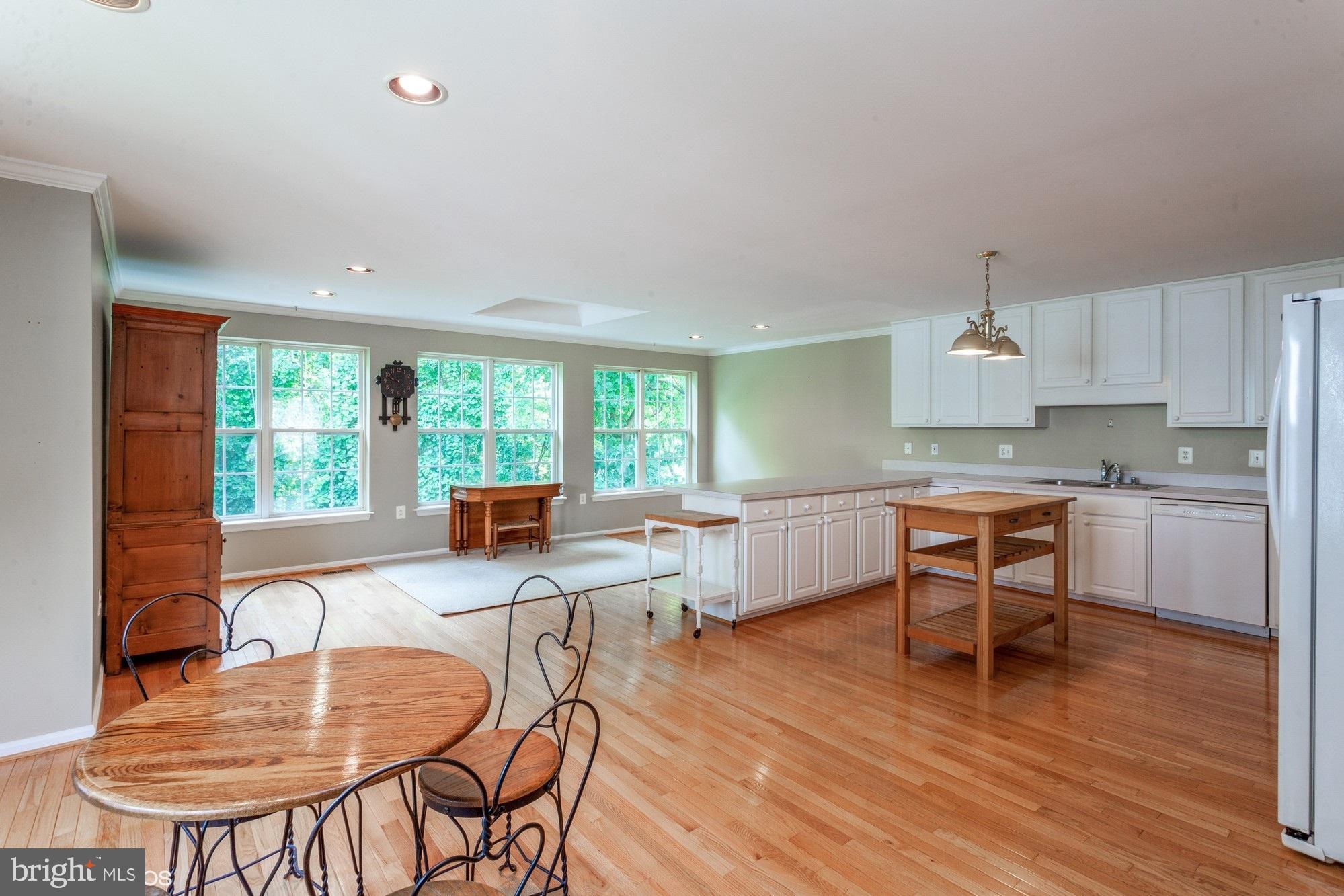 GOLDSBOROUGH MANOR - Residential