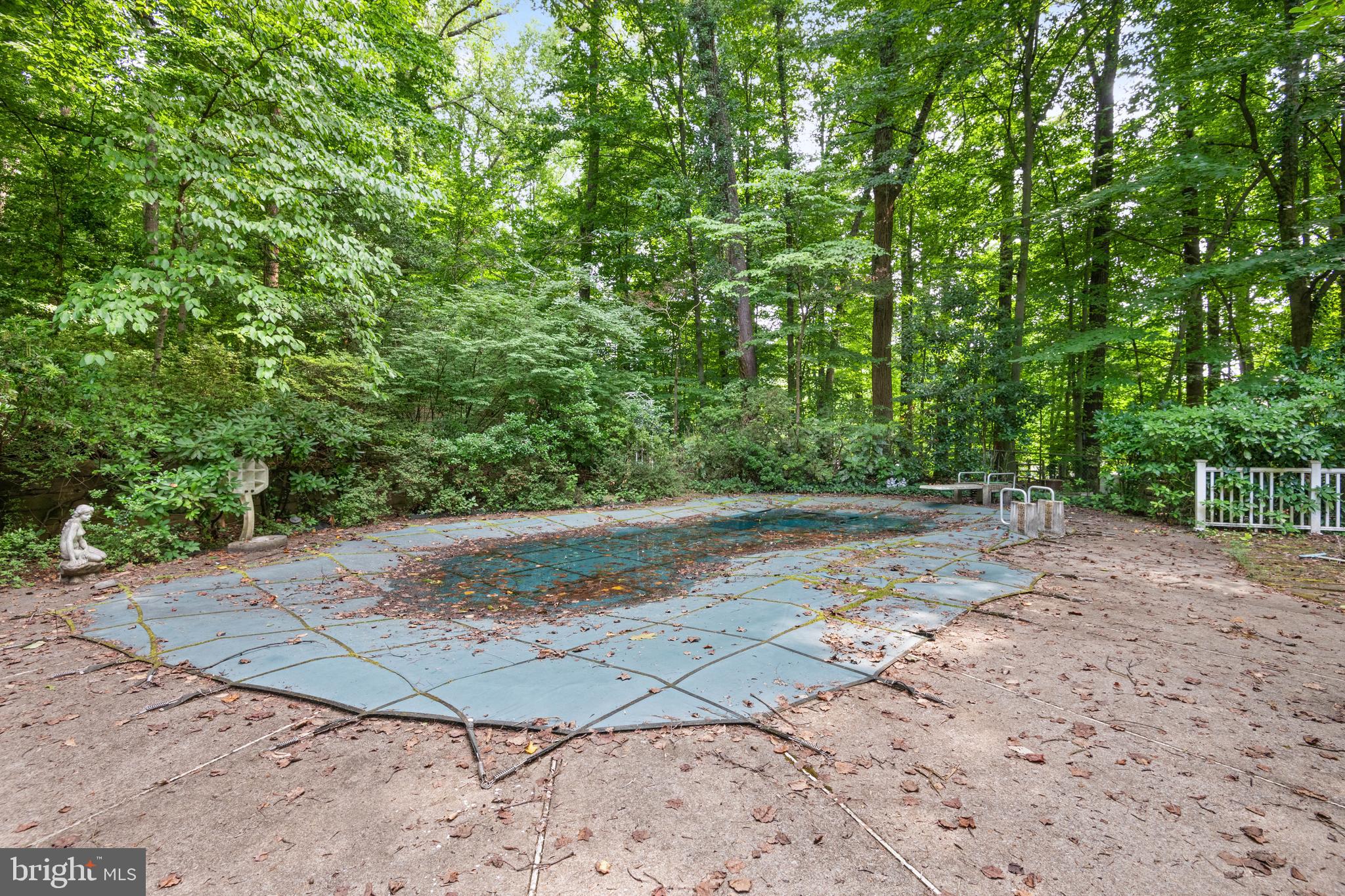 BRADLEY HILLS GROVE - Residential