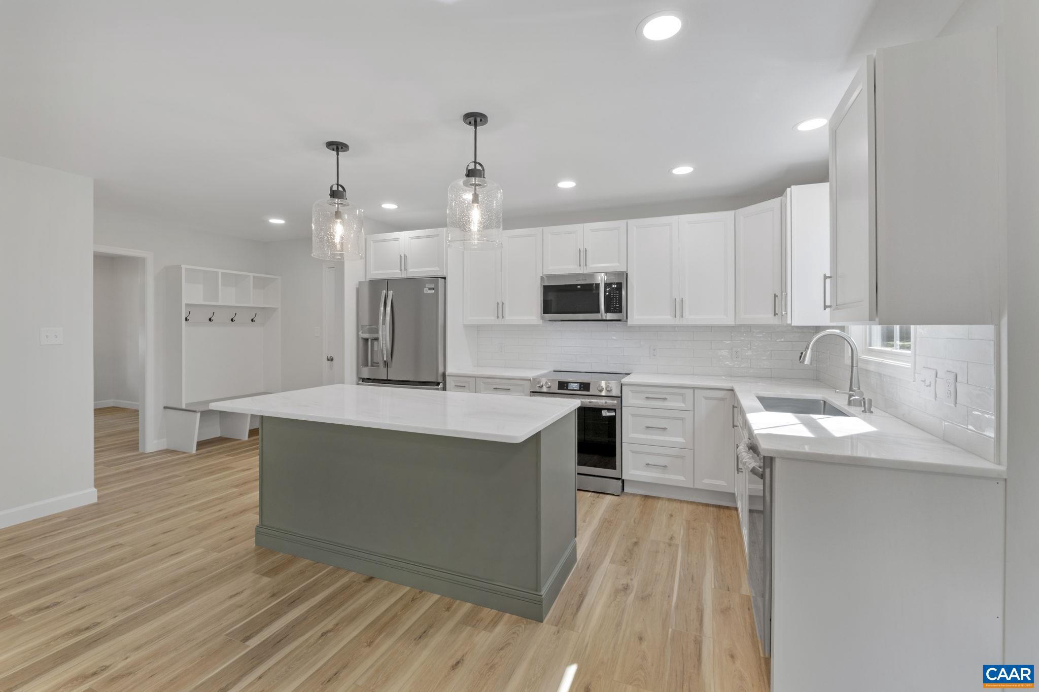 LAKE MONTICELLO - Residential