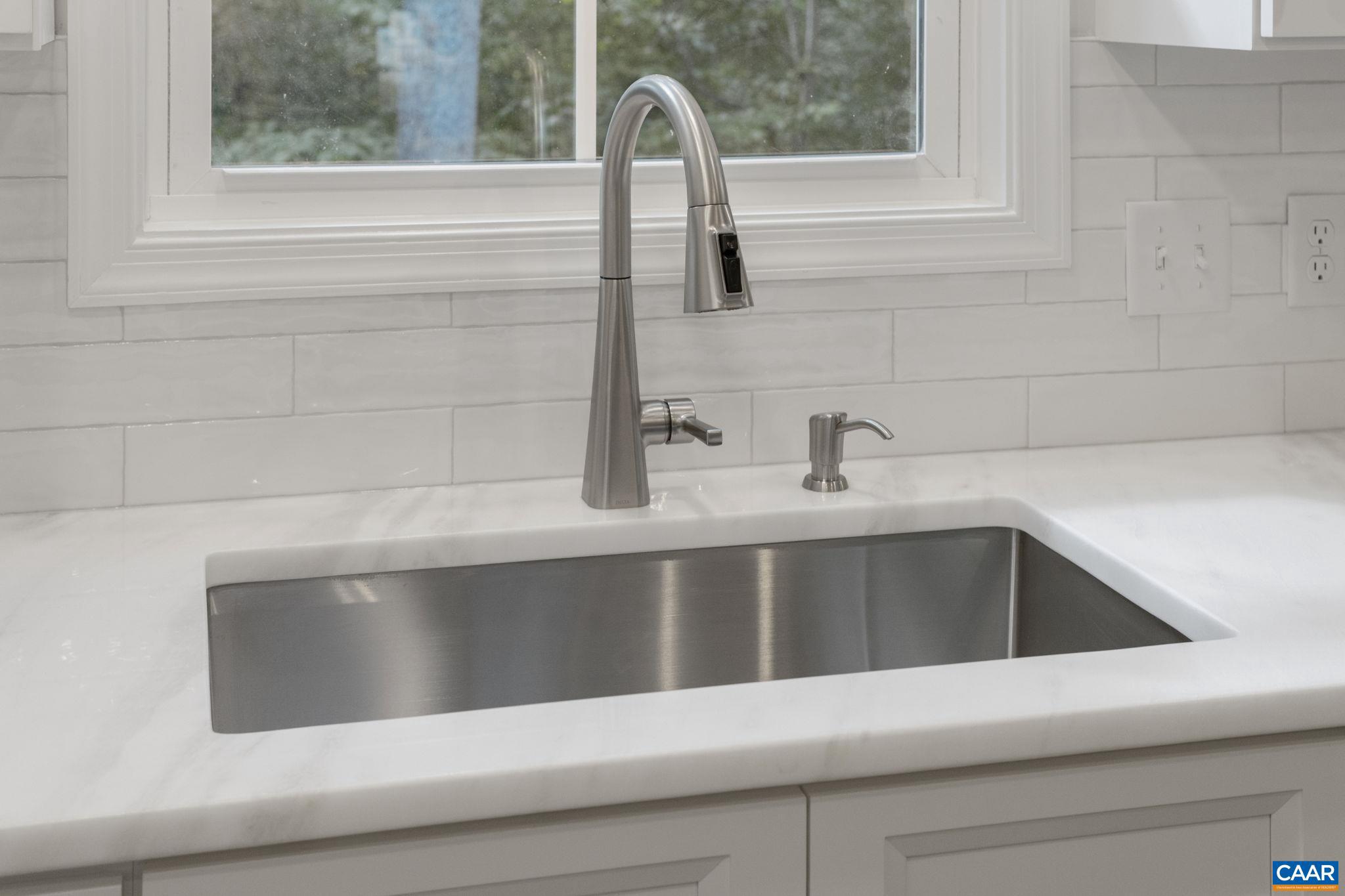 LAKE MONTICELLO - Residential