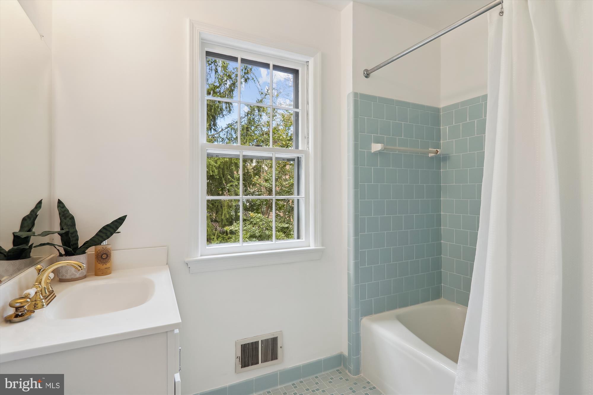 MONTROSE WOODS - Residential