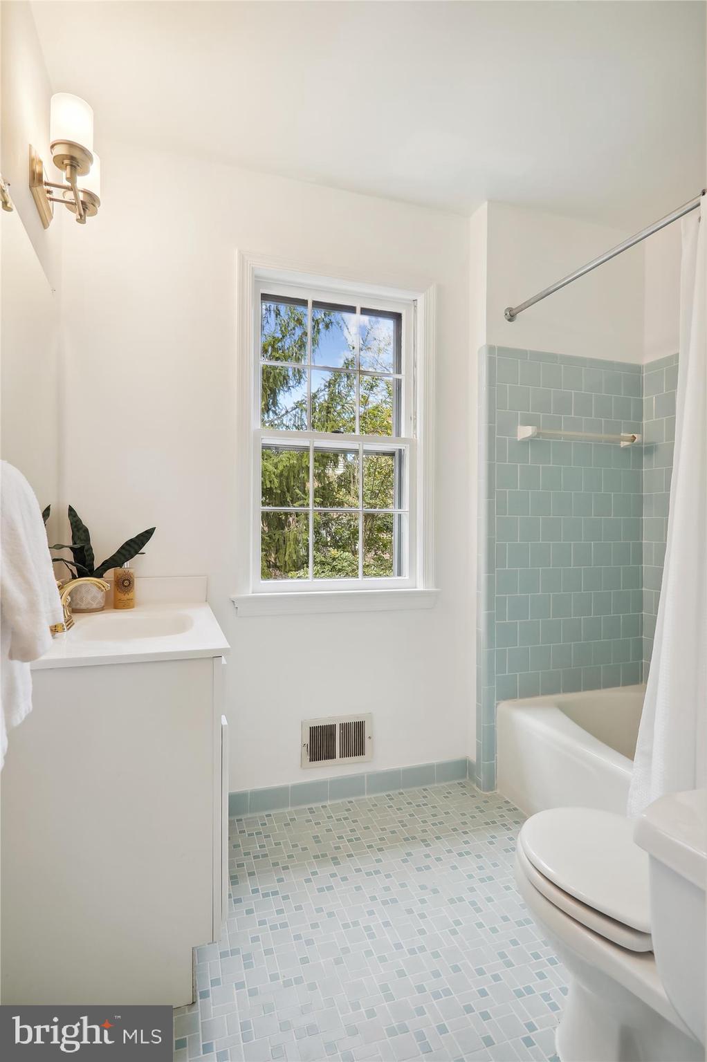 MONTROSE WOODS - Residential