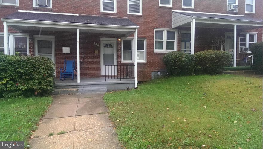 Wonderful large 2 bedroom townhouse harden wooden floors throughout home, central A/C , partially finished basement, utility and laundry room area, move in condition, large back yard deck, not far from major universities and hospitals, public transportation 1 block away, with plenty of shopping and attractions near by