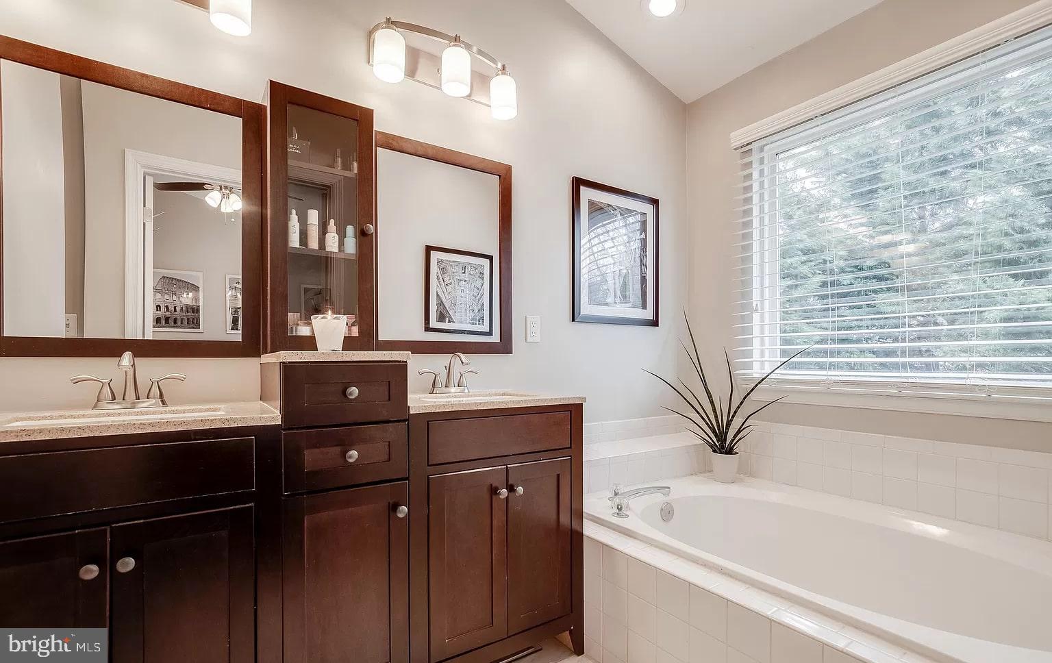 KINGSTOWNE - Residential Lease