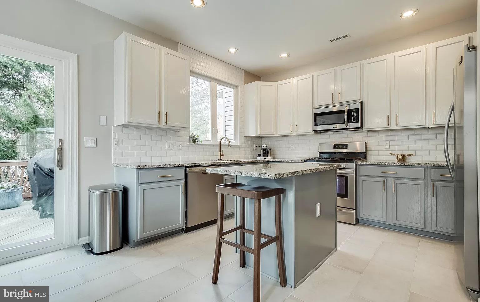 KINGSTOWNE - Residential Lease