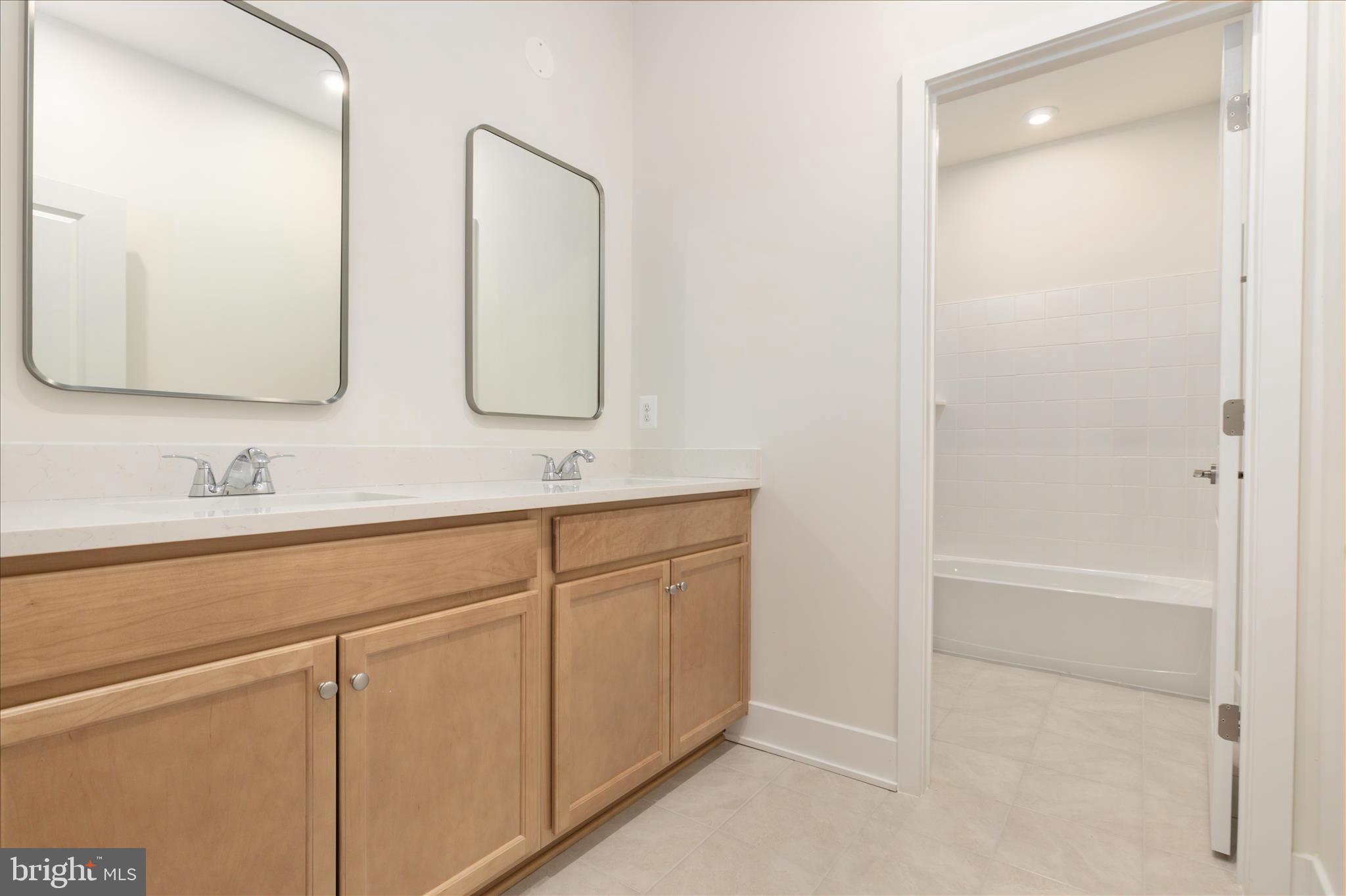 HIATT POINTE AT SNOWDEN BRIDGE - Residential