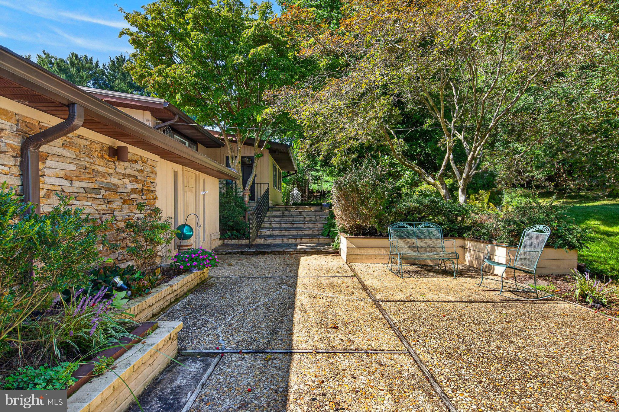 17 IVY HILL COURT