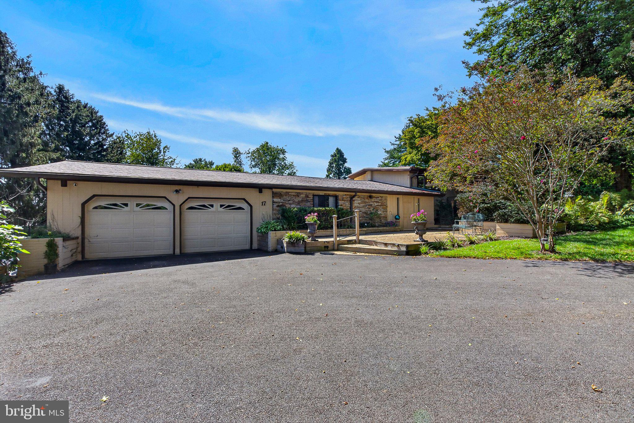 17 IVY HILL COURT