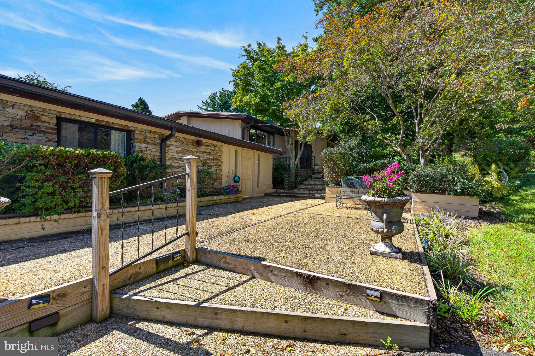 17 IVY HILL COURT