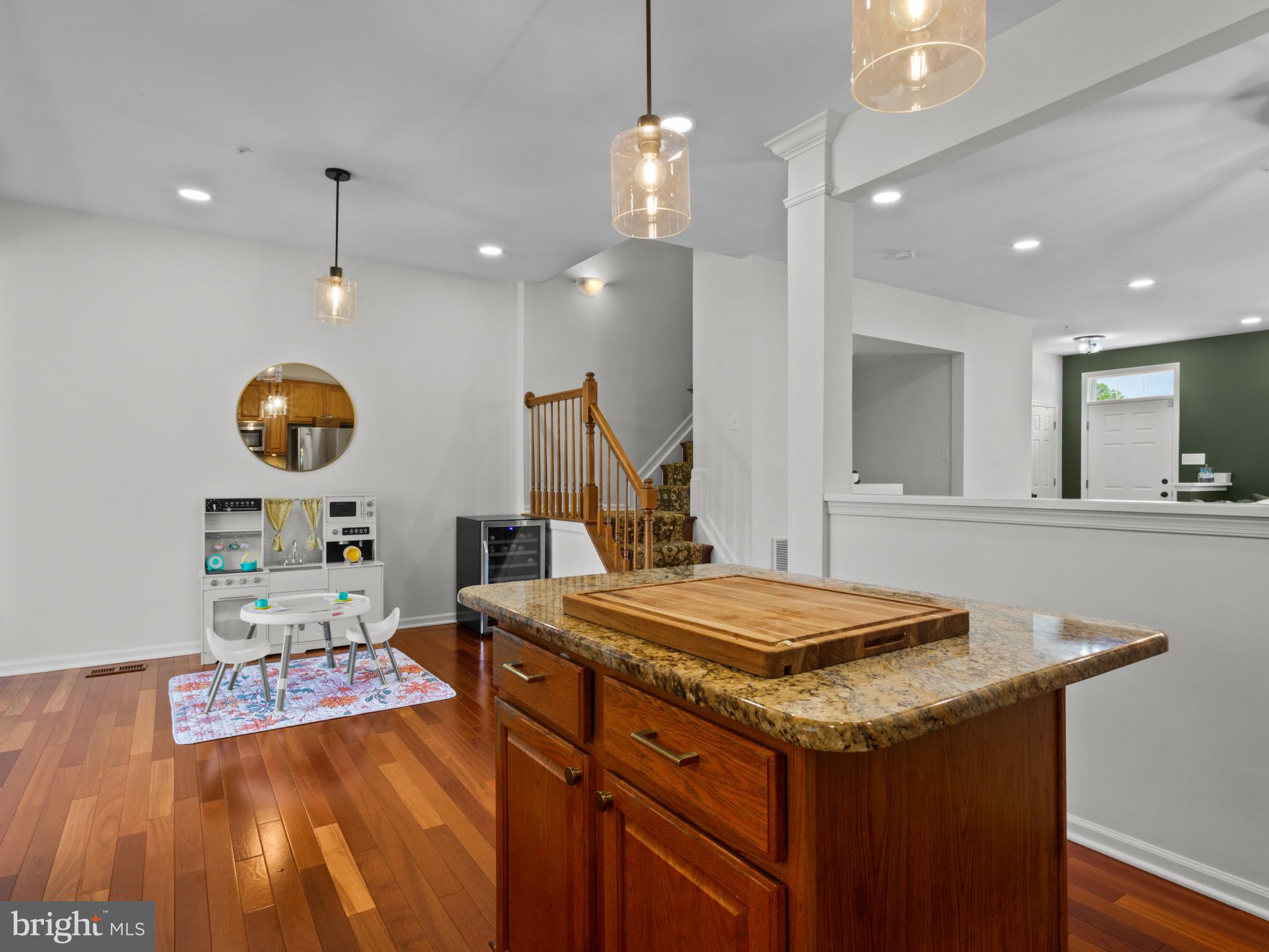 SOUTH RIVER COLONY - Residential