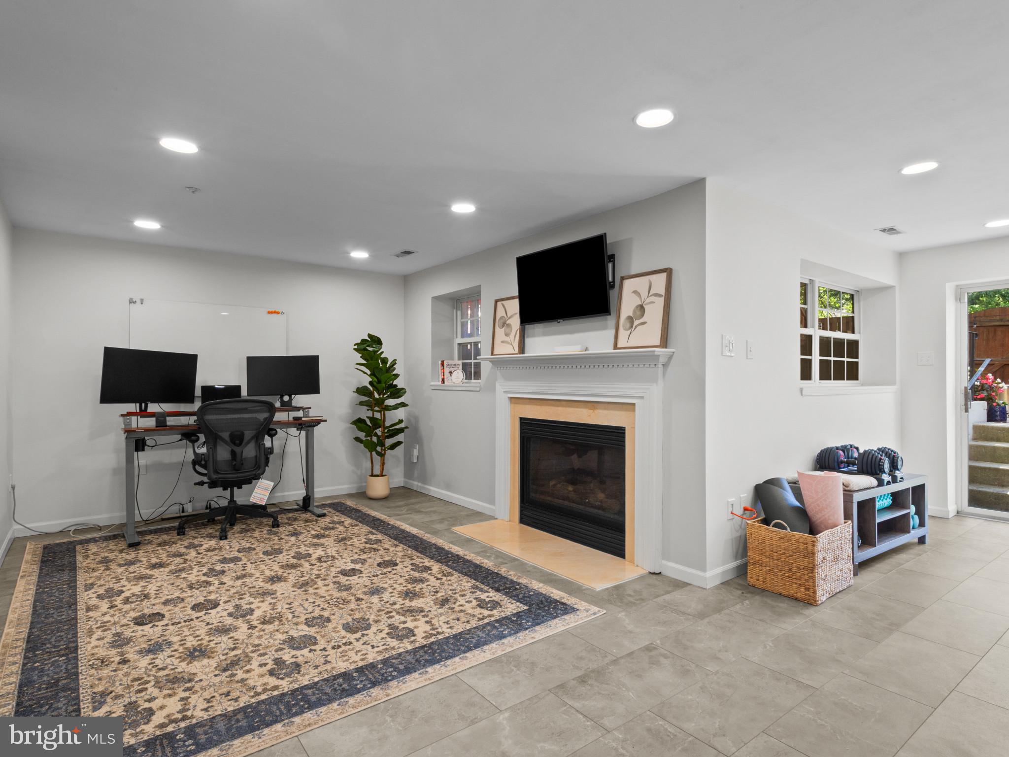 SOUTH RIVER COLONY - Residential
