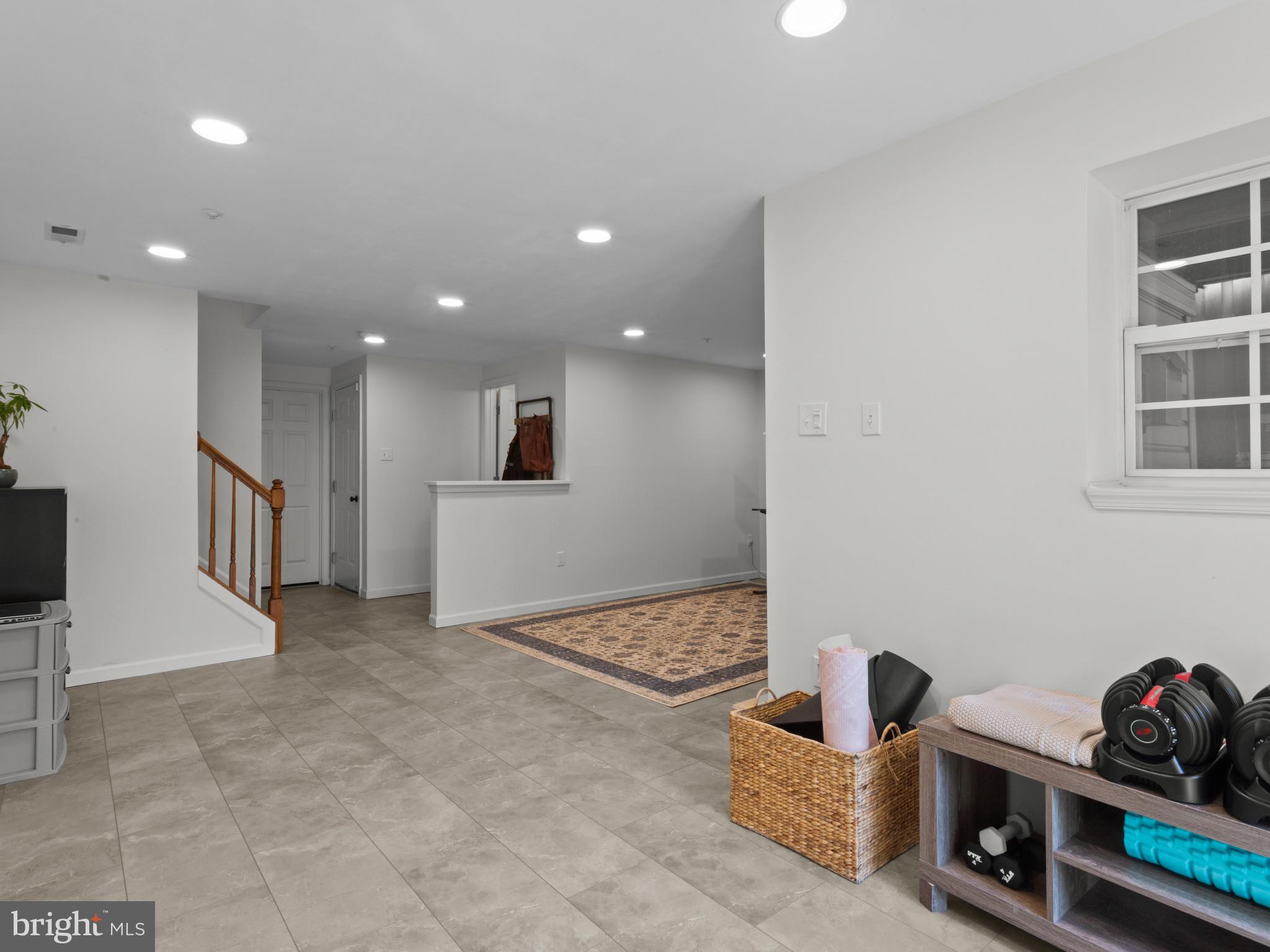 SOUTH RIVER COLONY - Residential