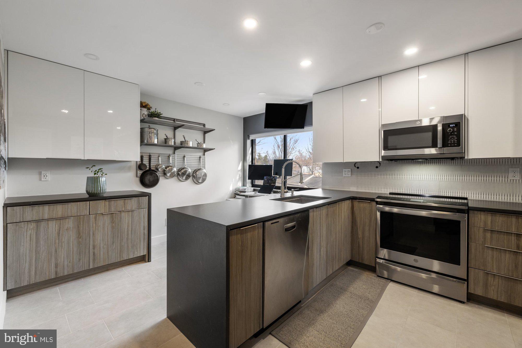 HARBOR POINT - Residential