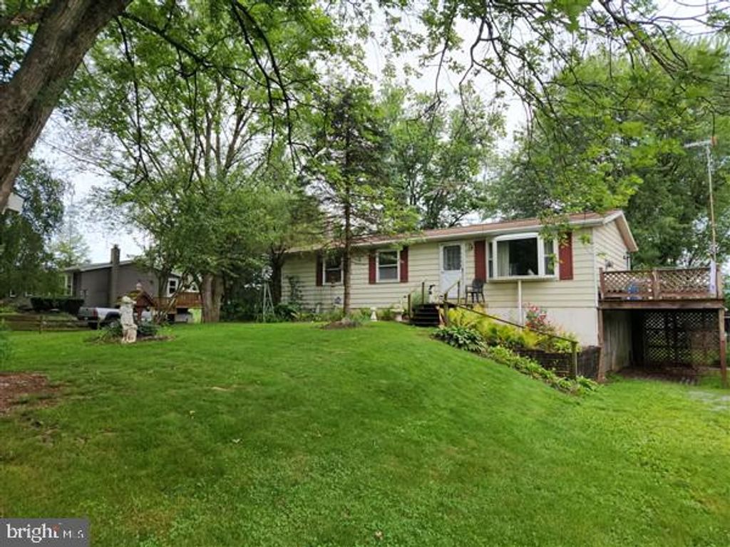 Photo of 1048 CREEK RD, MANHEIM, PA 17545 (MLS # PALA2039560)