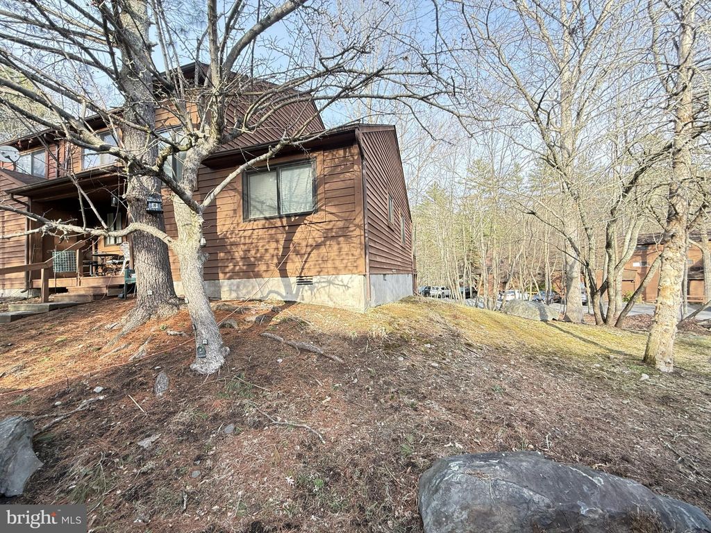 Photo of 524 Wales Court, BUSHKILL, PA 18324 (MLS # PAPI2000840)