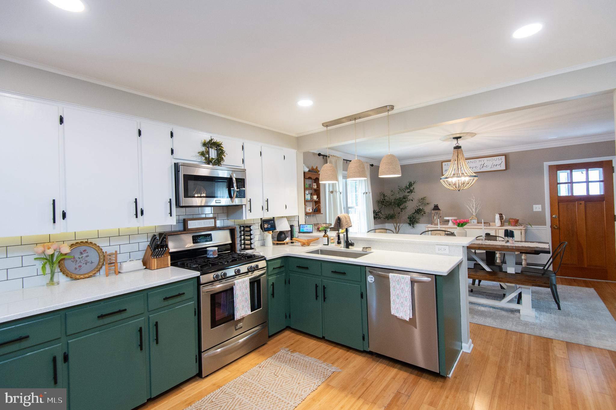 129 BLOOMINGDALE AVENUE