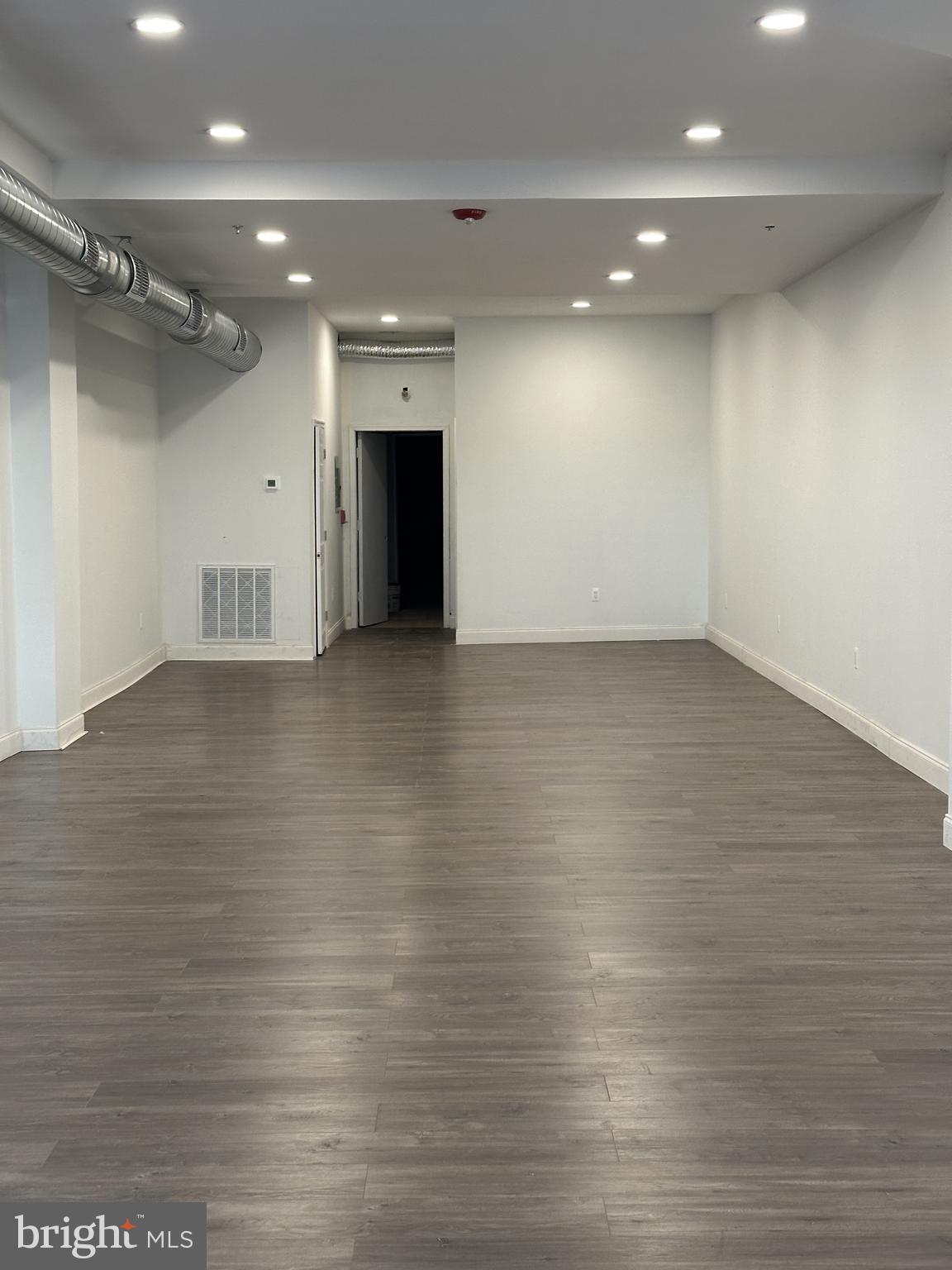 KENSINGTON - Commercial Lease