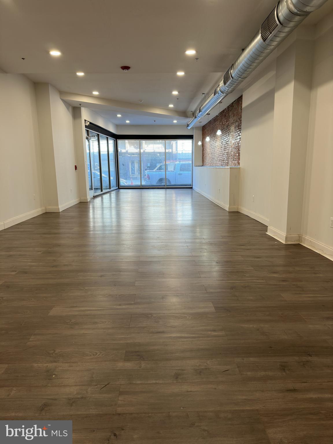 KENSINGTON - Commercial Lease