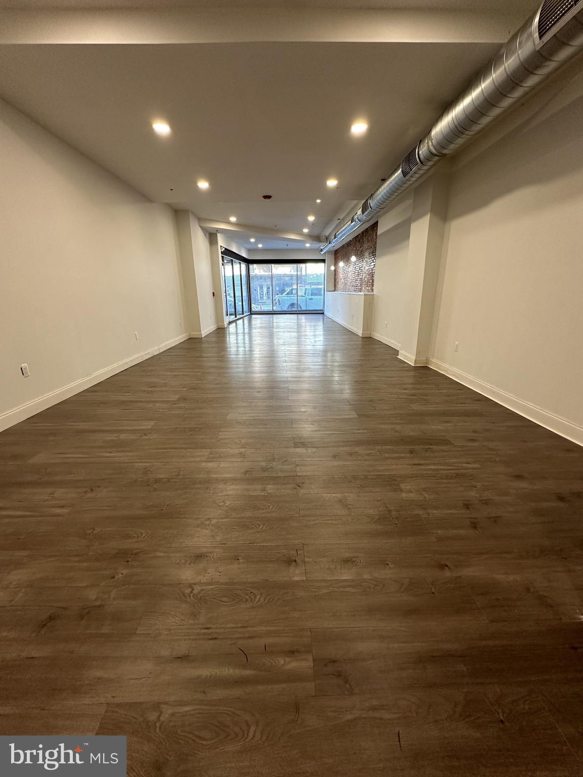 KENSINGTON - Commercial Lease