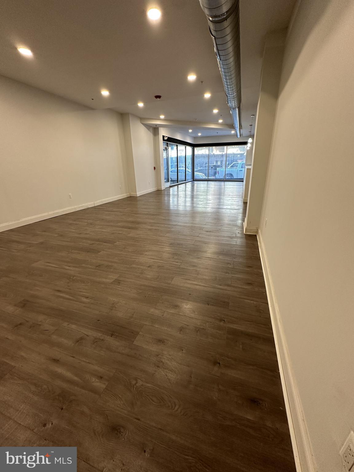 KENSINGTON - Commercial Lease