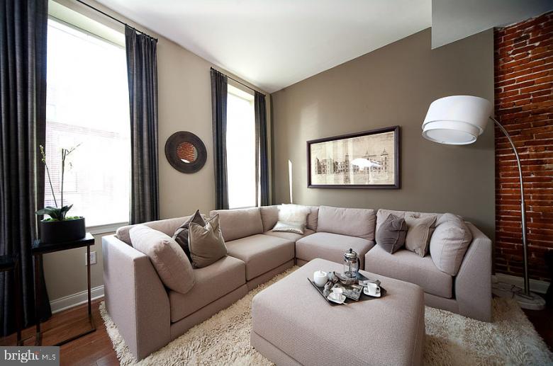MOUNT VERNON PLACE HISTORIC DISTRICT - Residential Lease