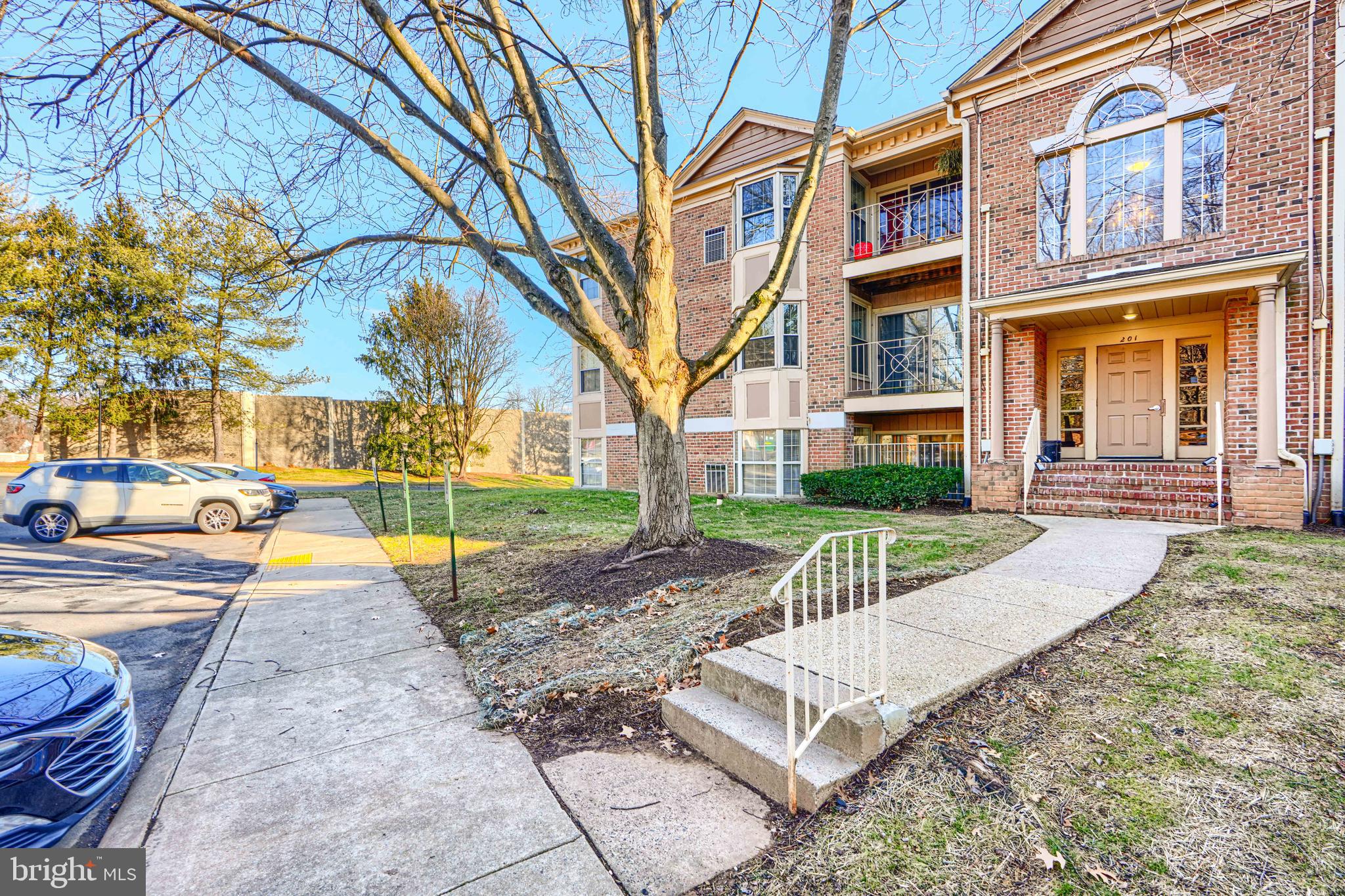 201 STAR POINTE COURT 1C