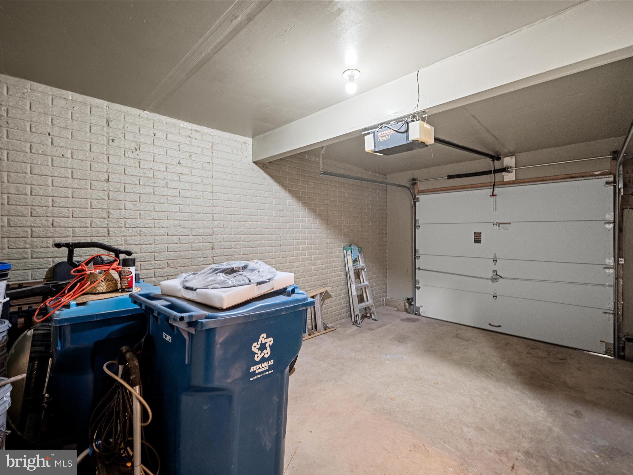 SOUTH RIDING - Residential Lease