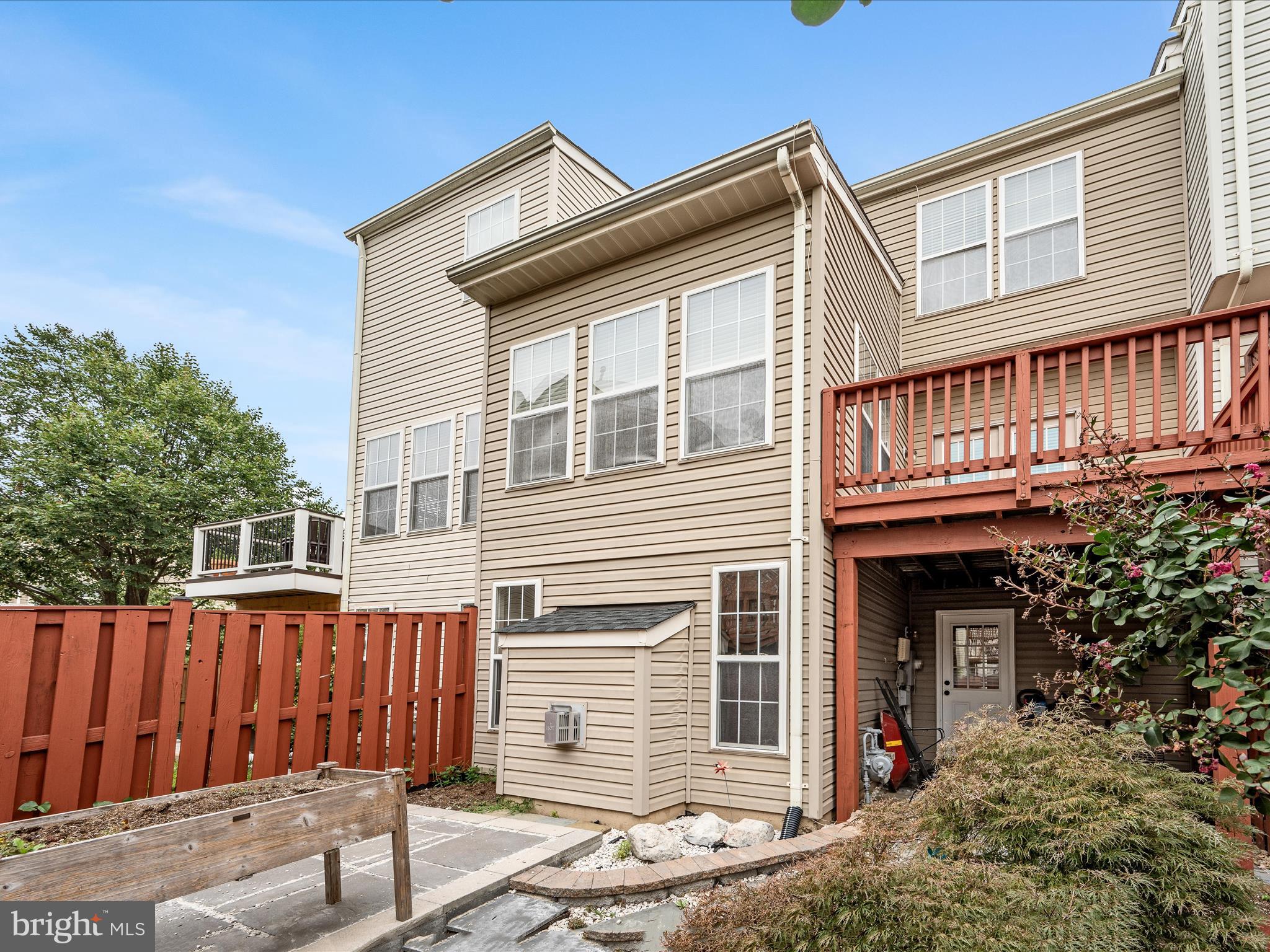 SOUTH RIDING - Residential Lease