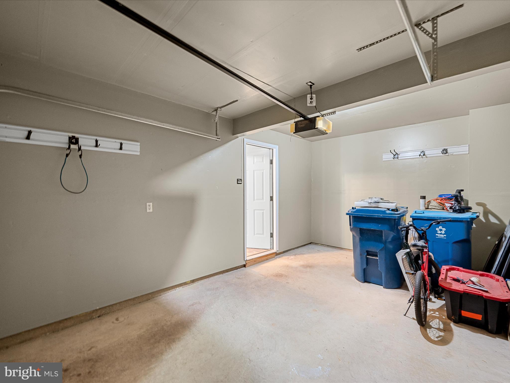 SOUTH RIDING - Residential Lease