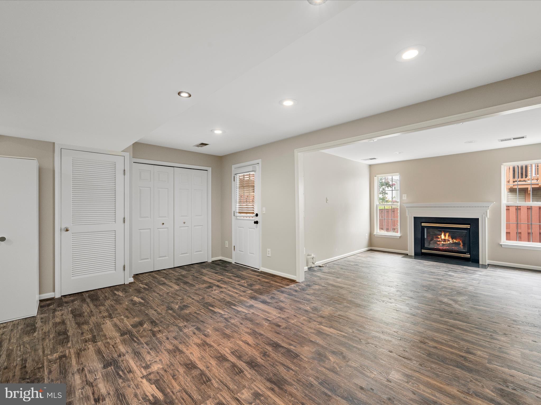 SOUTH RIDING - Residential Lease