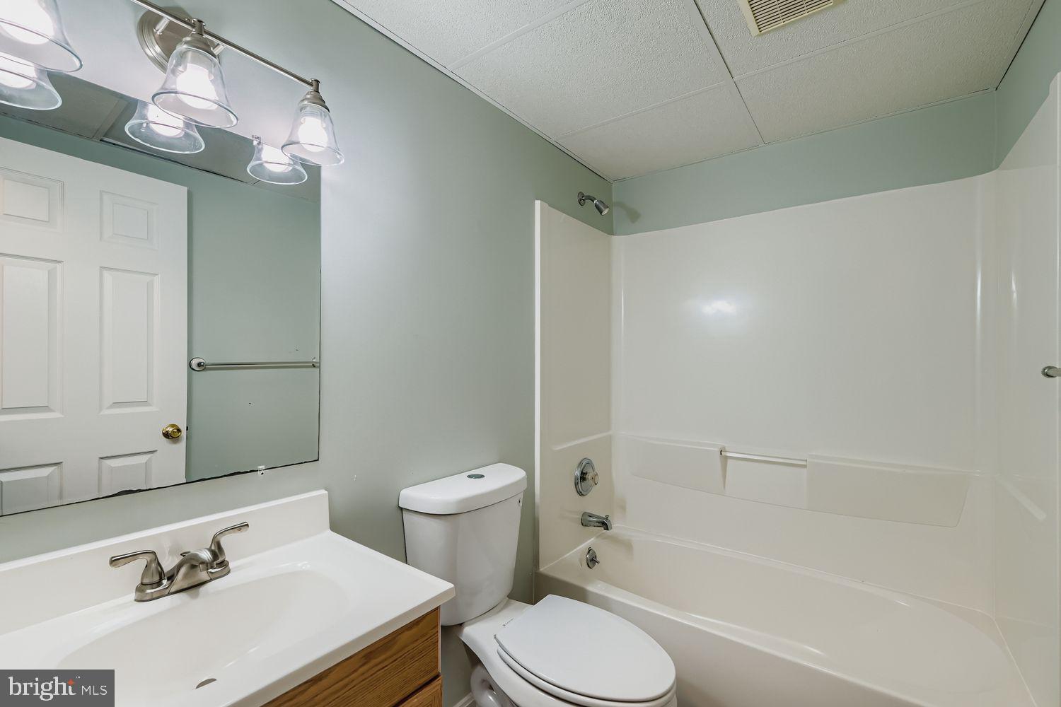 COKESBURY MANOR - Residential Lease