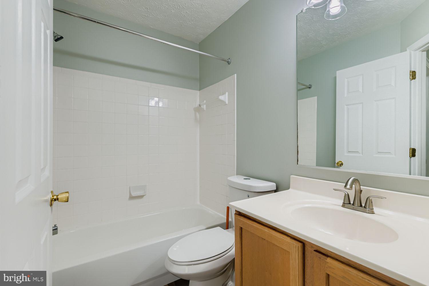 COKESBURY MANOR - Residential Lease