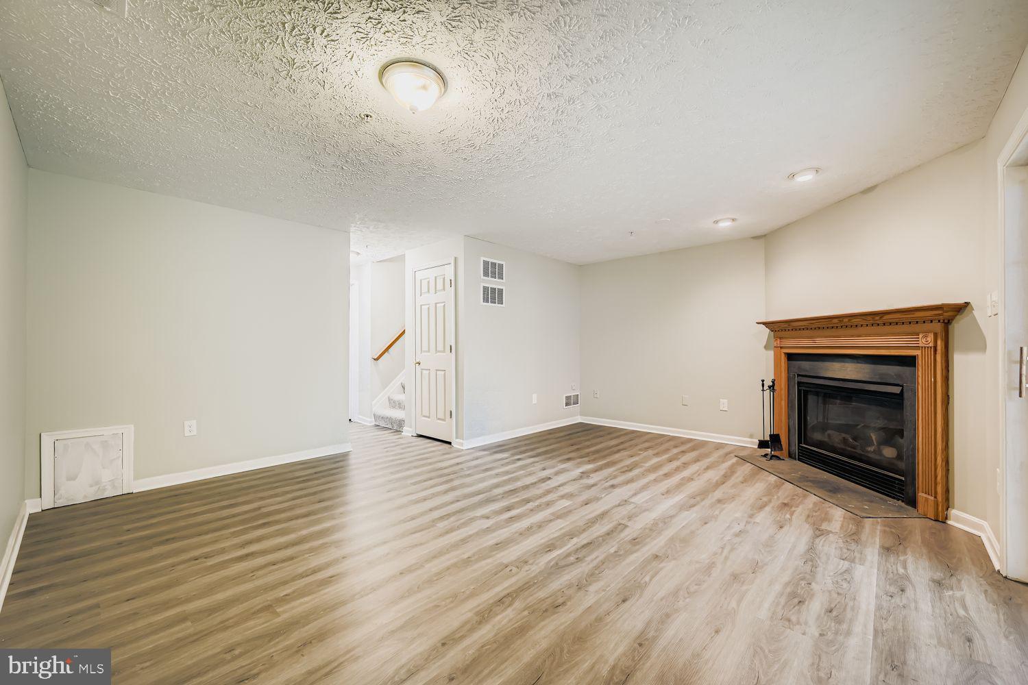 COKESBURY MANOR - Residential Lease