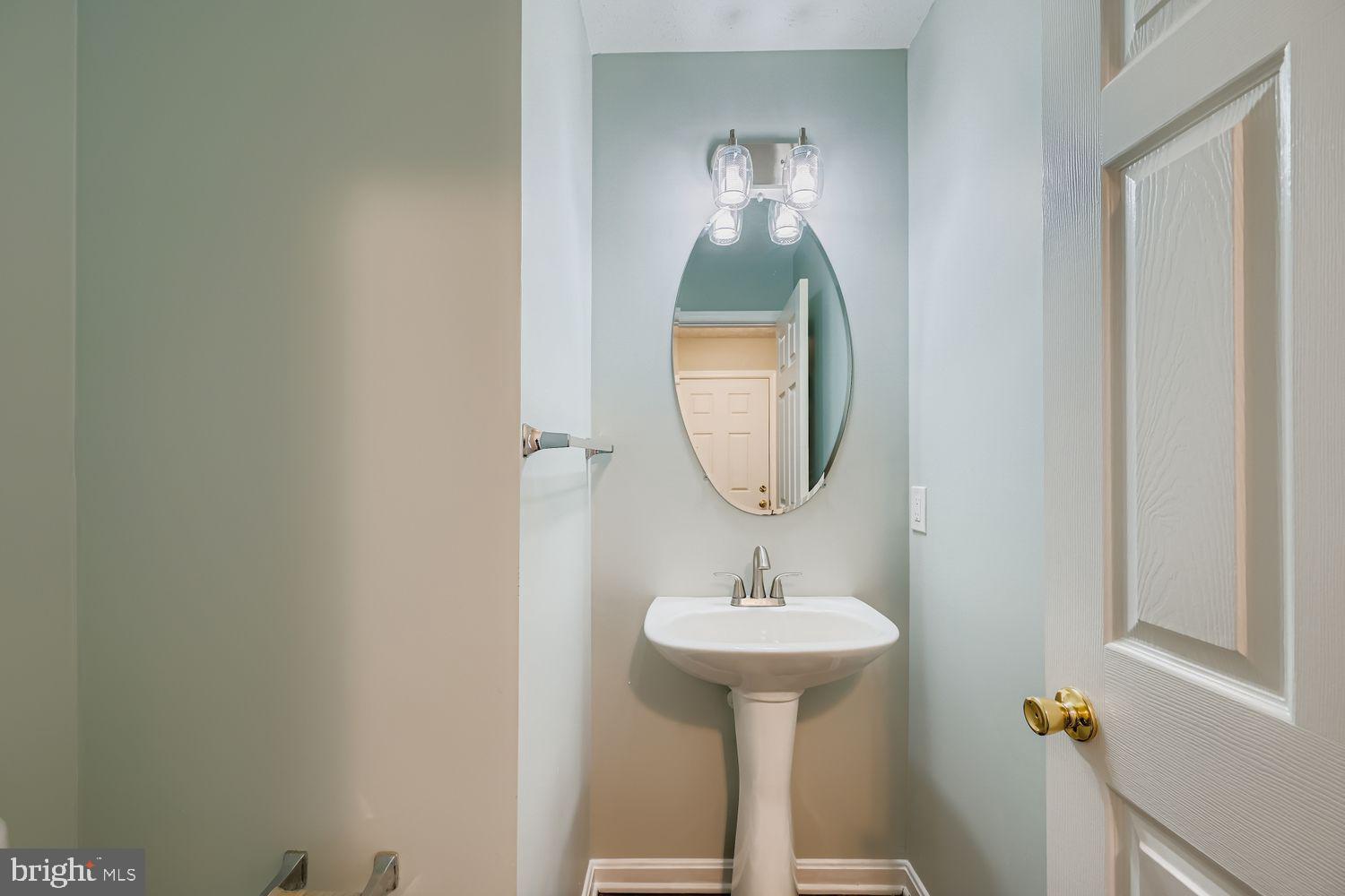 COKESBURY MANOR - Residential Lease