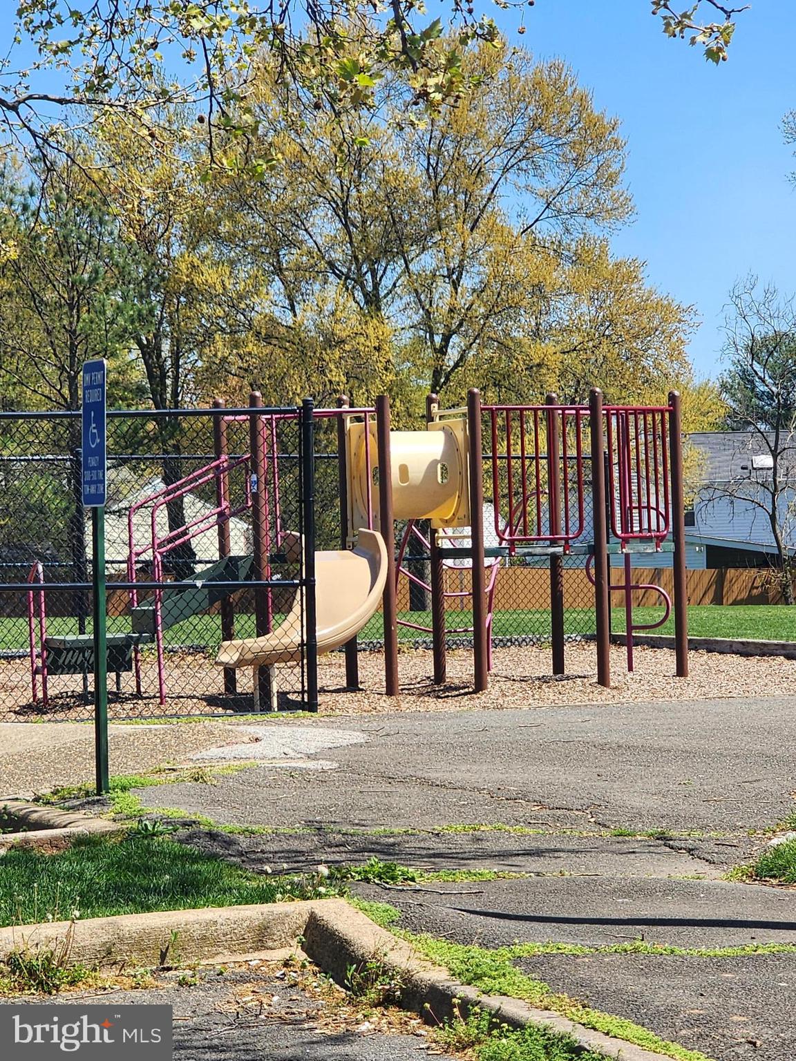 DULLES PARK TOWNHOUSES - Residential